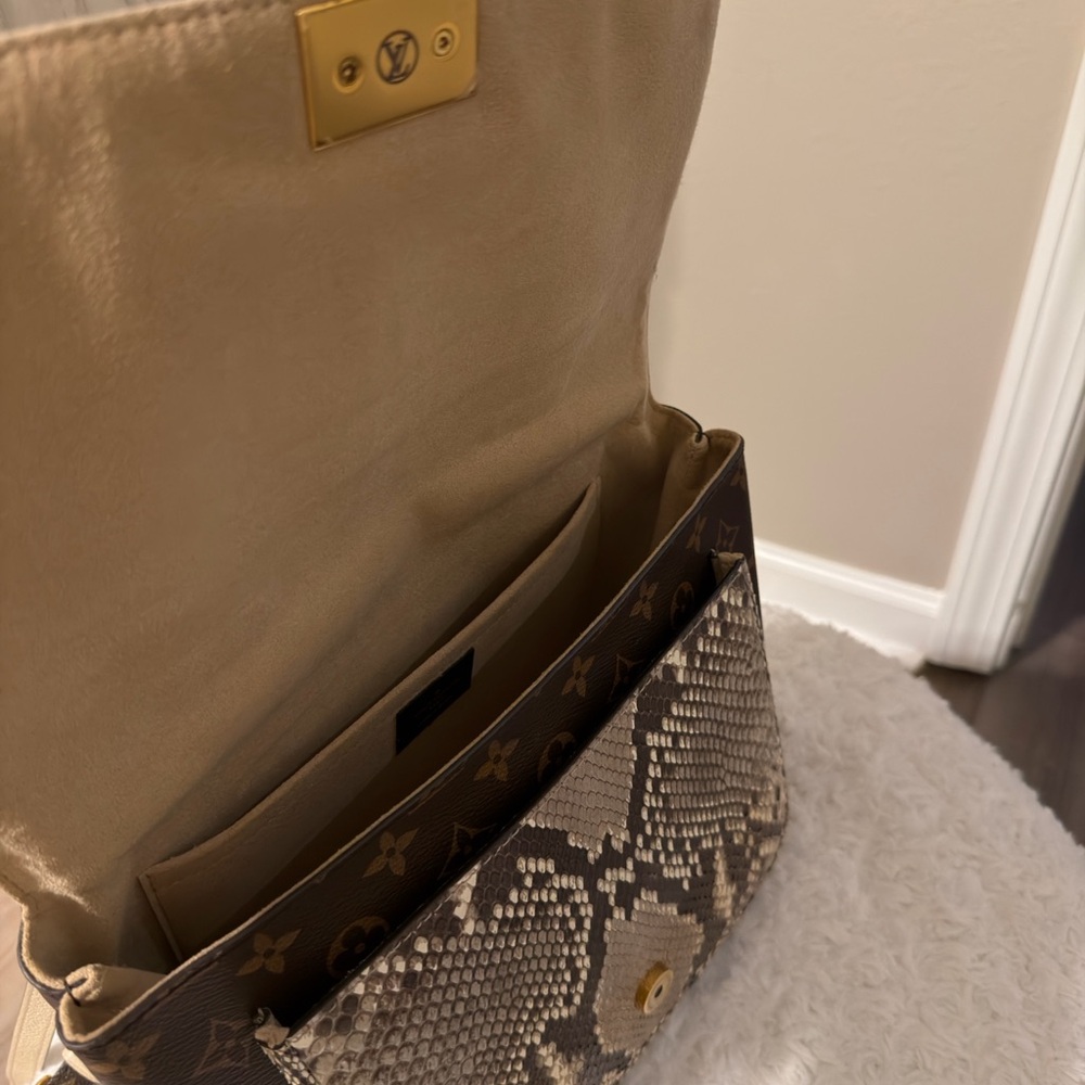Authentic Louis Vuitton Python Detail Crossbody B… - image 5